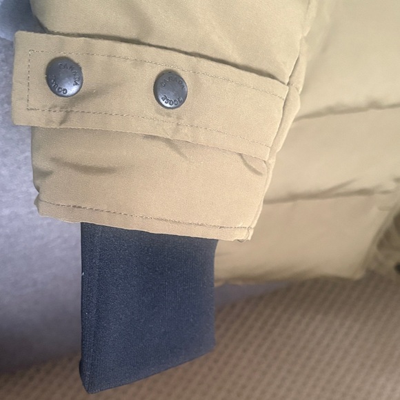 Canadian Goose Olive Green Parka-women's L - Picture 7 of 14